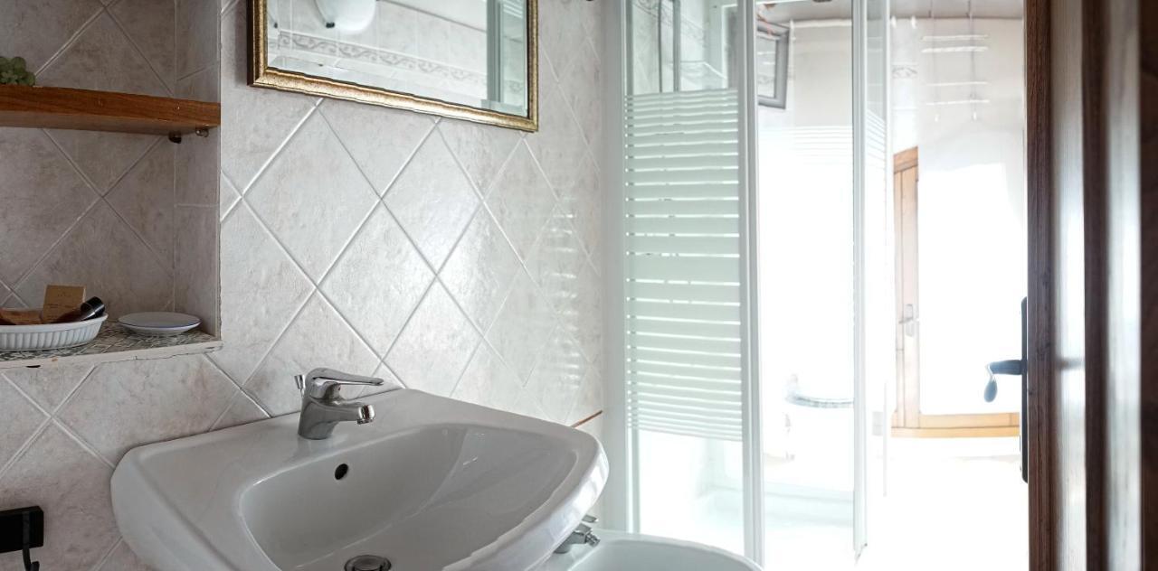 B&B Le Undici Lune Сан-Джиминьяно Экстерьер фото
